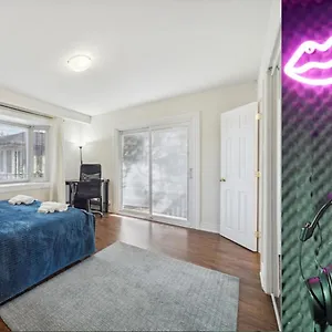Homestay Ikonstay Harmony In, Toronto